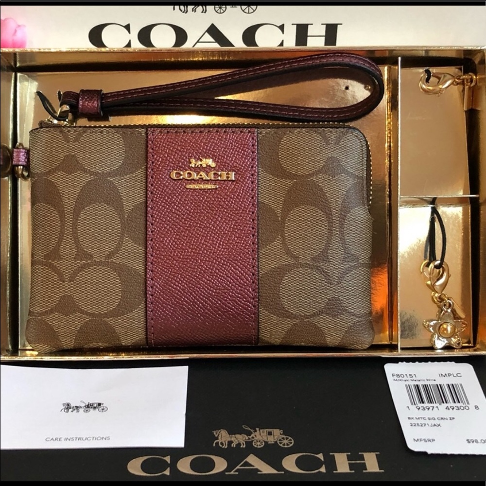 Coach Gift Boxed Corner Zip Wristlet in Signature